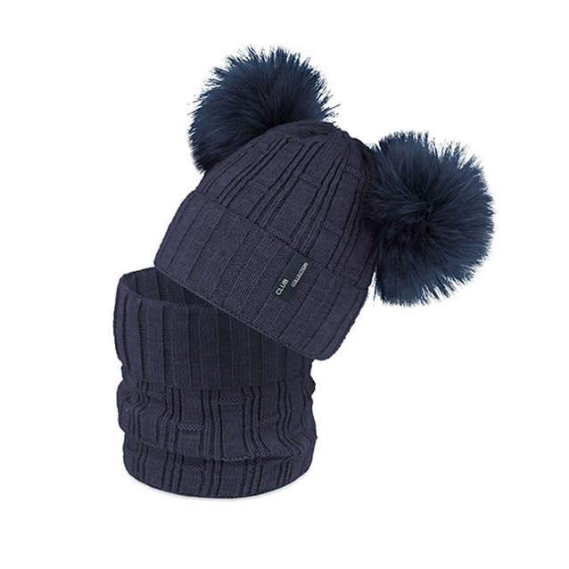 Chlapčenská súprava s nákrčníkom Ajs s dvomi bombuľkami 52-54 cm