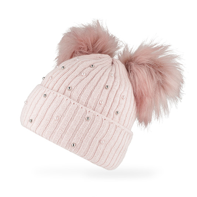 Dievčenská a dámska zimná čiapka s bombuľkami 54-56 cm