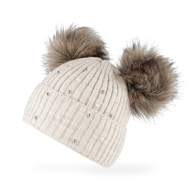 Dievčenská a dámska zimná čiapka s bombuľkami 54-56 cm