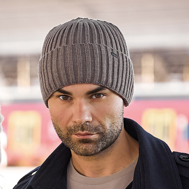 Pánska zimná čiapka Ajs s patentom